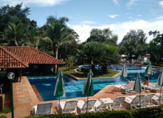 Hotel Berro D’Água: opção de lazer para famílias Hotel Berro D'Água - vista restaurante