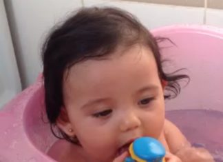 Ofurô para os bebês contra o racionamento