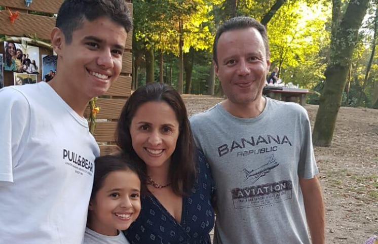 Família brasileira com criança em Braga